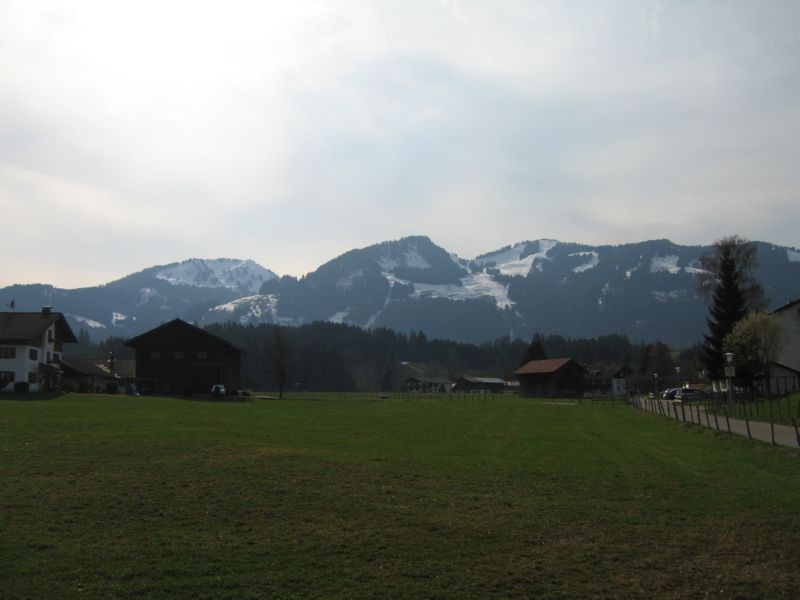 2009-04-12 Allgaeu (55) look back at Bolsterlanger and Weiher